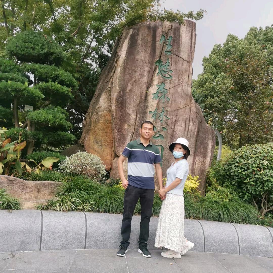@“土女”秋秋爱👯跳舞