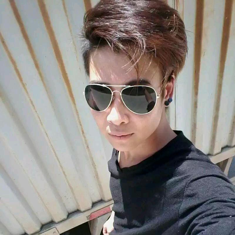 F口情男孩