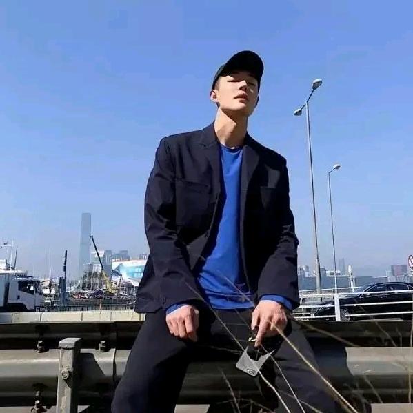 王小伙.