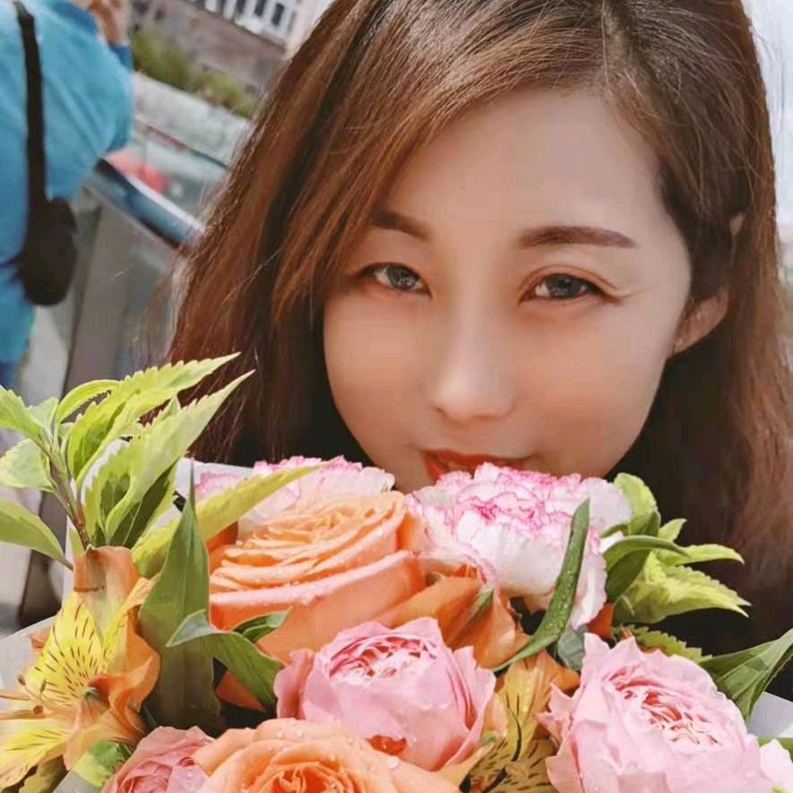 傲立尘世的鄢然