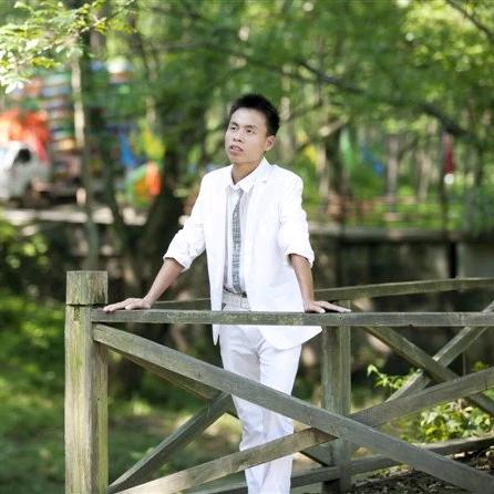 小 李 哥