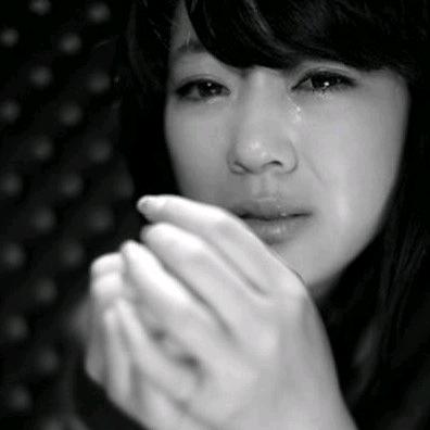 ）、浅笑〃掩不了忧伤