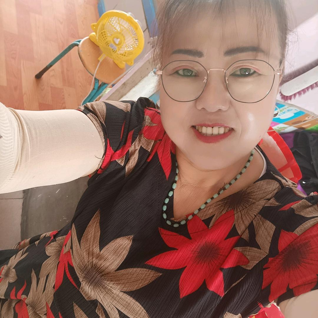 脸♥只能装可爱