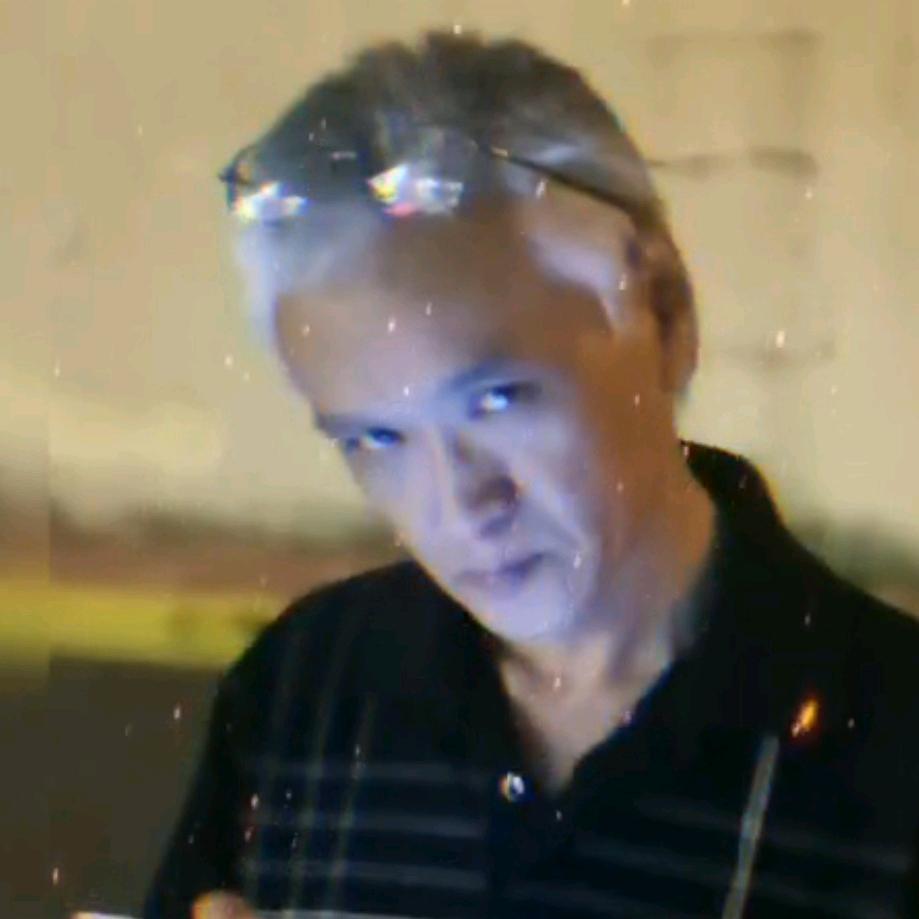 劼