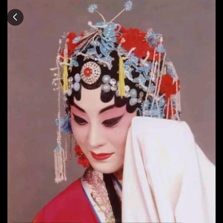 青衣休笑我