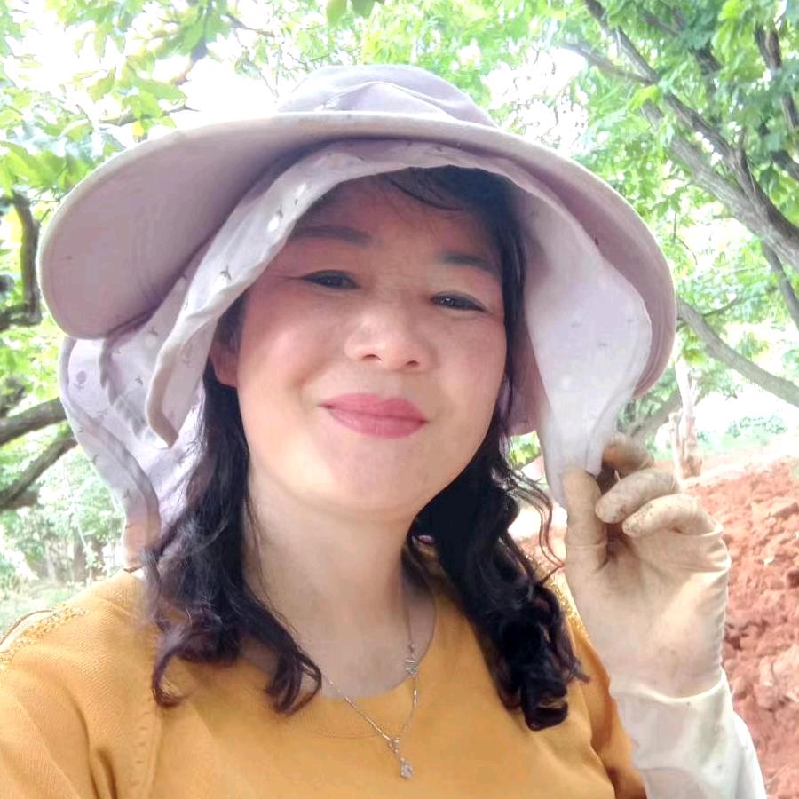 卖菜的大婶。