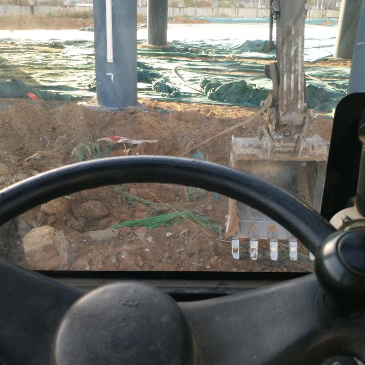 向钱挖机铲车农机收割租赁