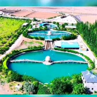 吐鲁番花园湖游泳度假村。