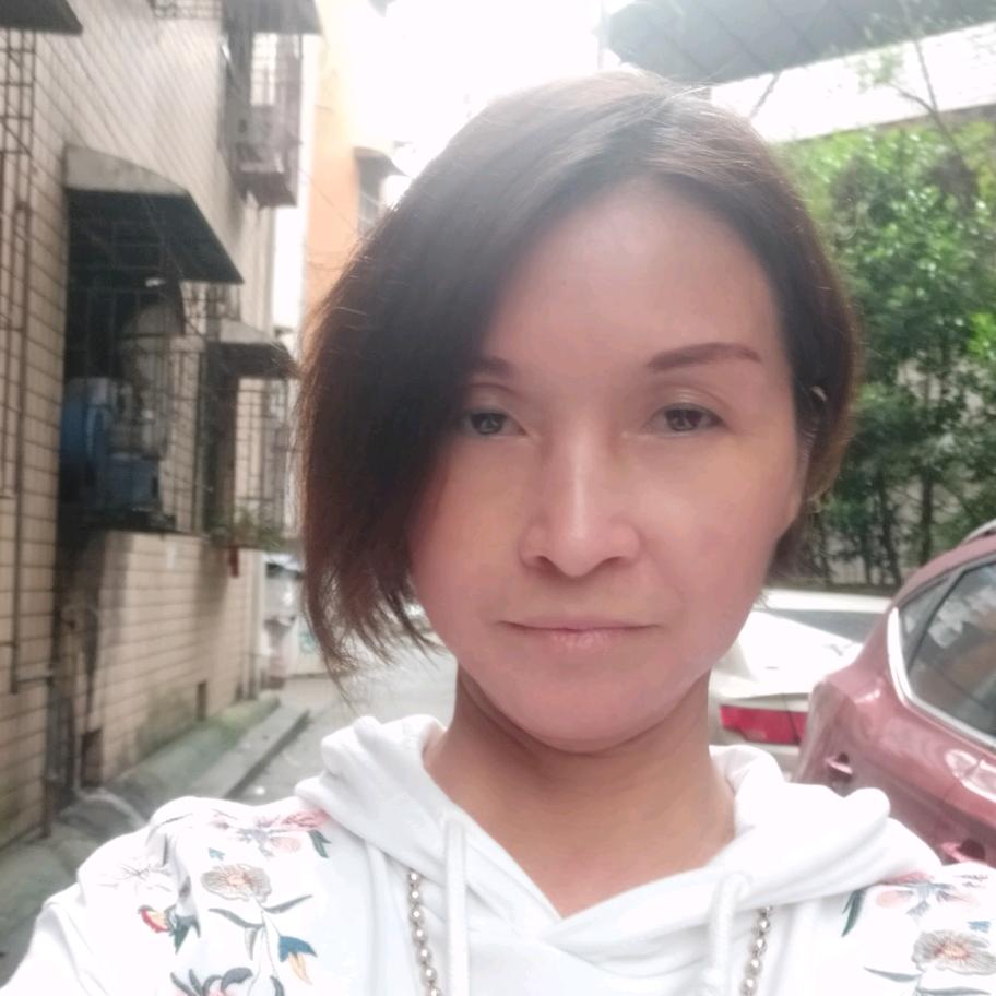 敏睿响石仓储店店长琨姐