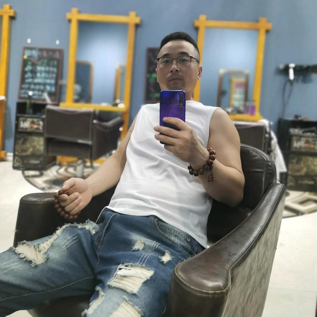 乐意 李