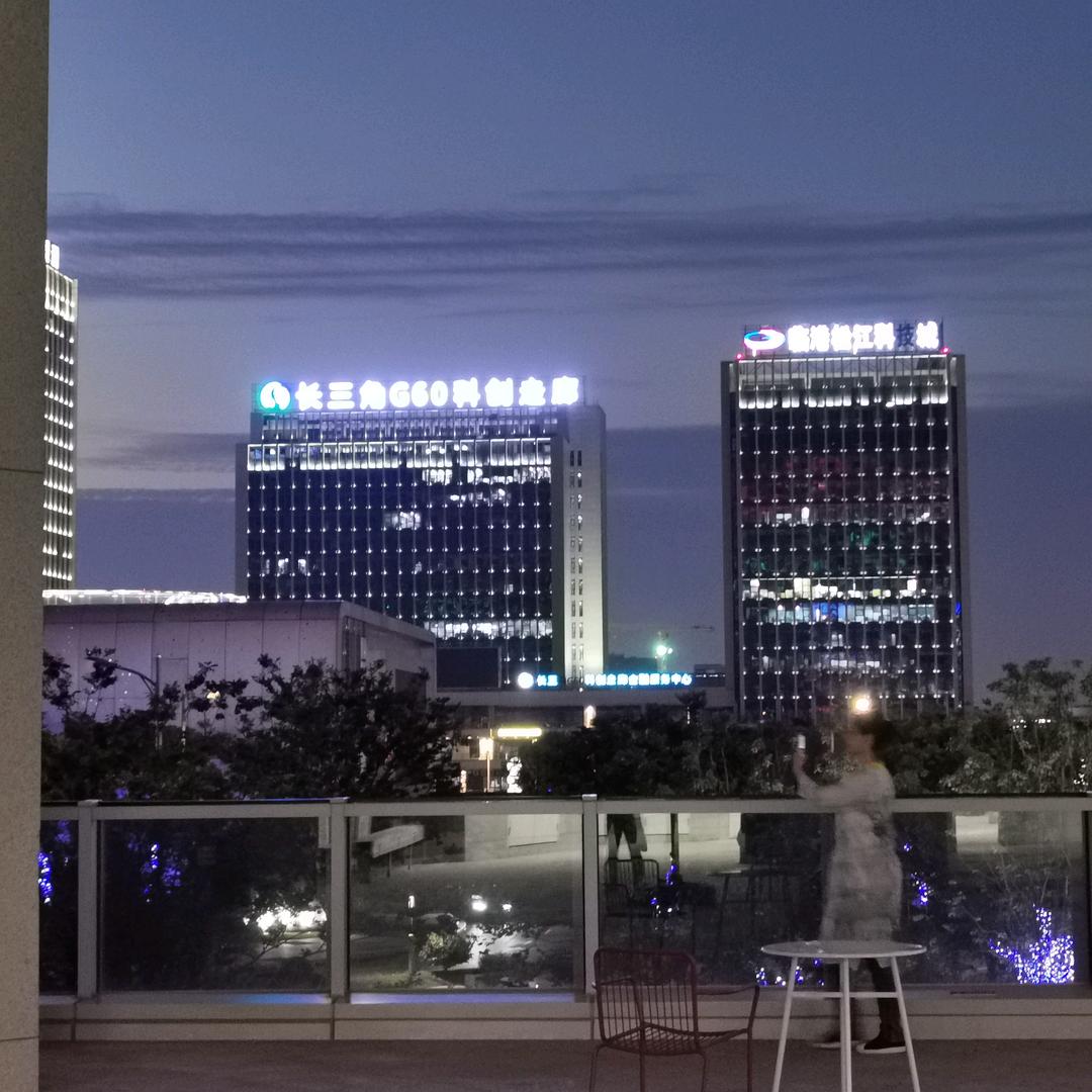 拉开窗帘开眼界