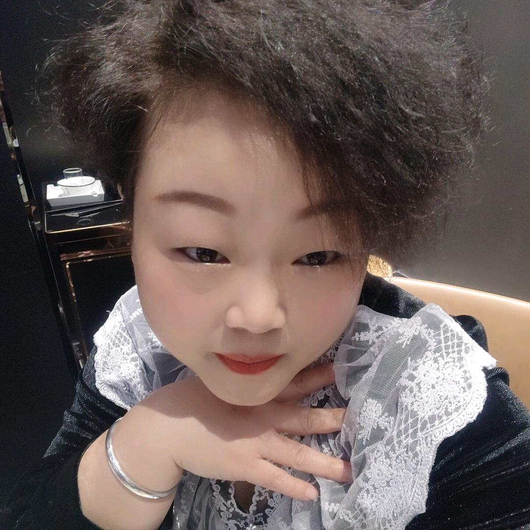 贩卖快乐水的小姐姐