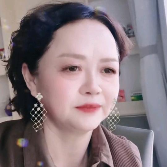 大美女的妈