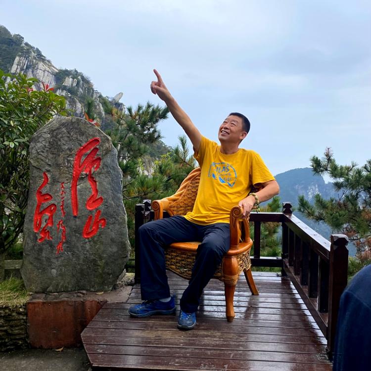 旅行者东哥@