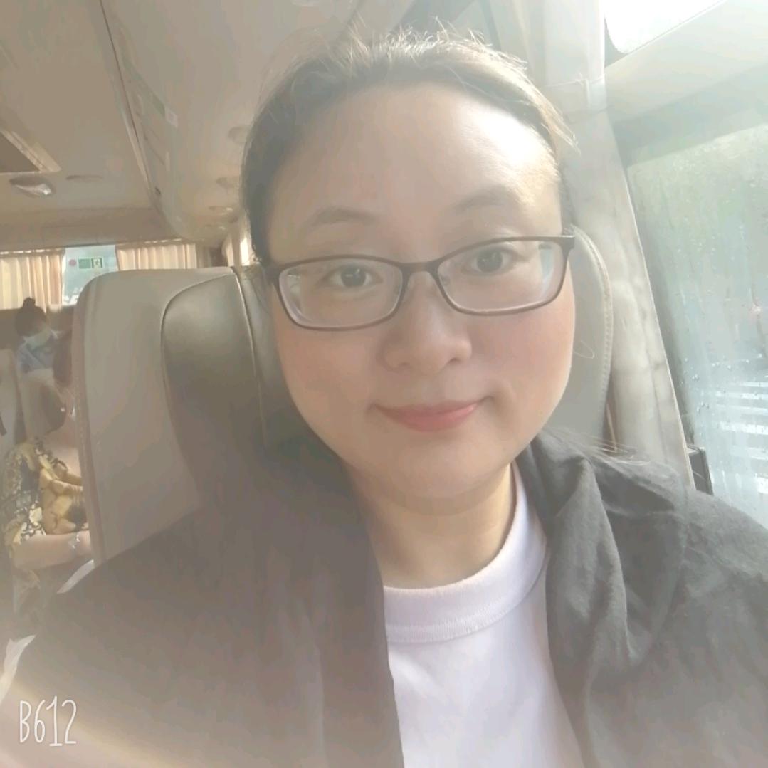Julia LUO