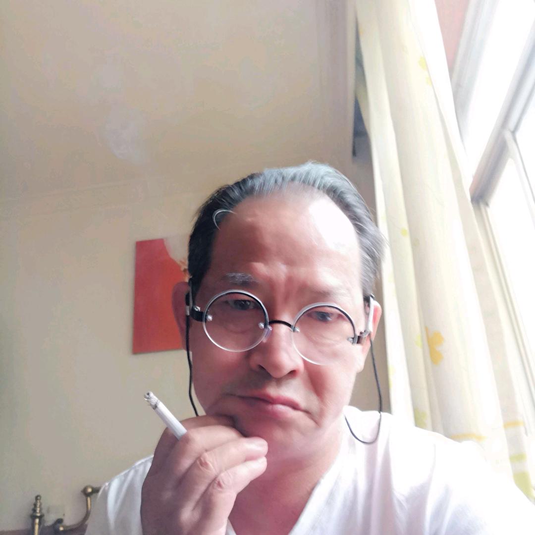 开心的小老头！