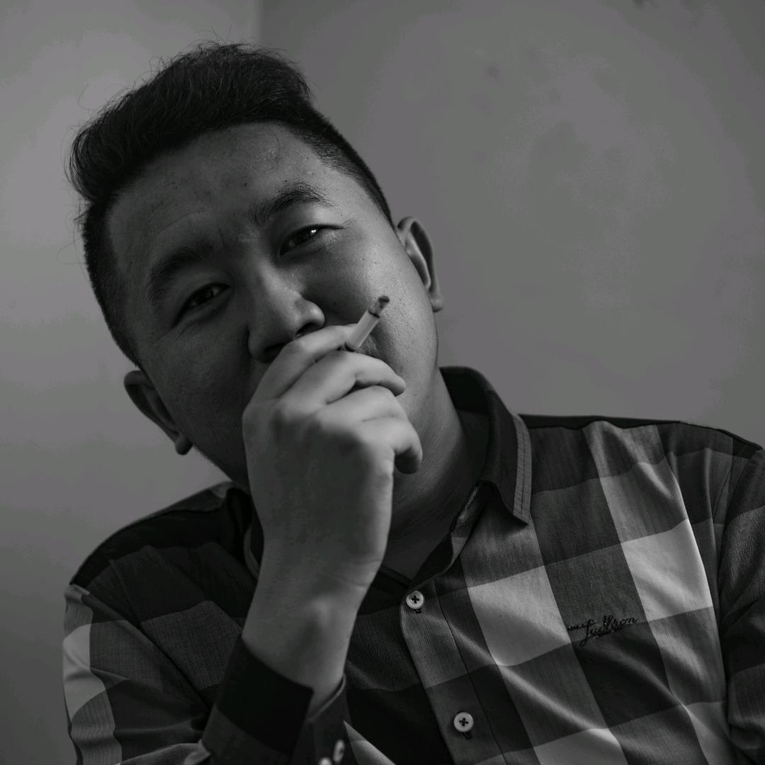 蓦然回首，看到一群狗