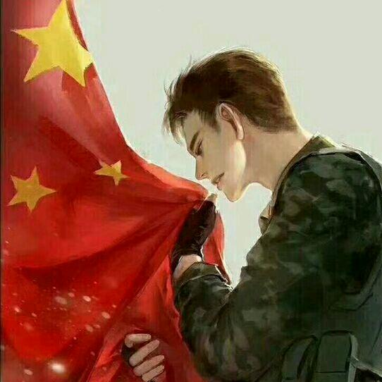 操场上晒太阳的农民伯伯