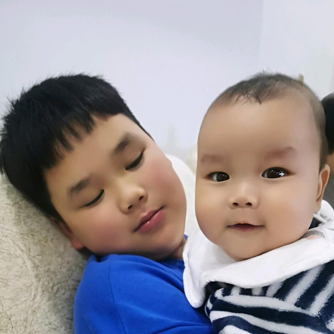 俩宝贝成长记