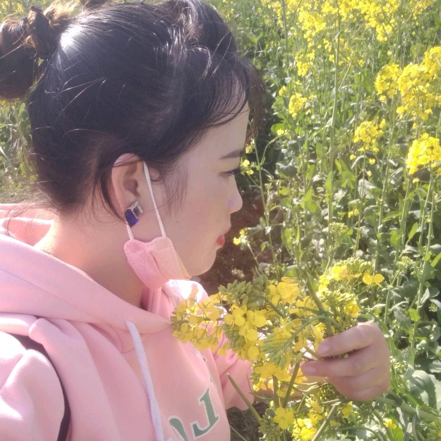 我是苗家的姑娘。