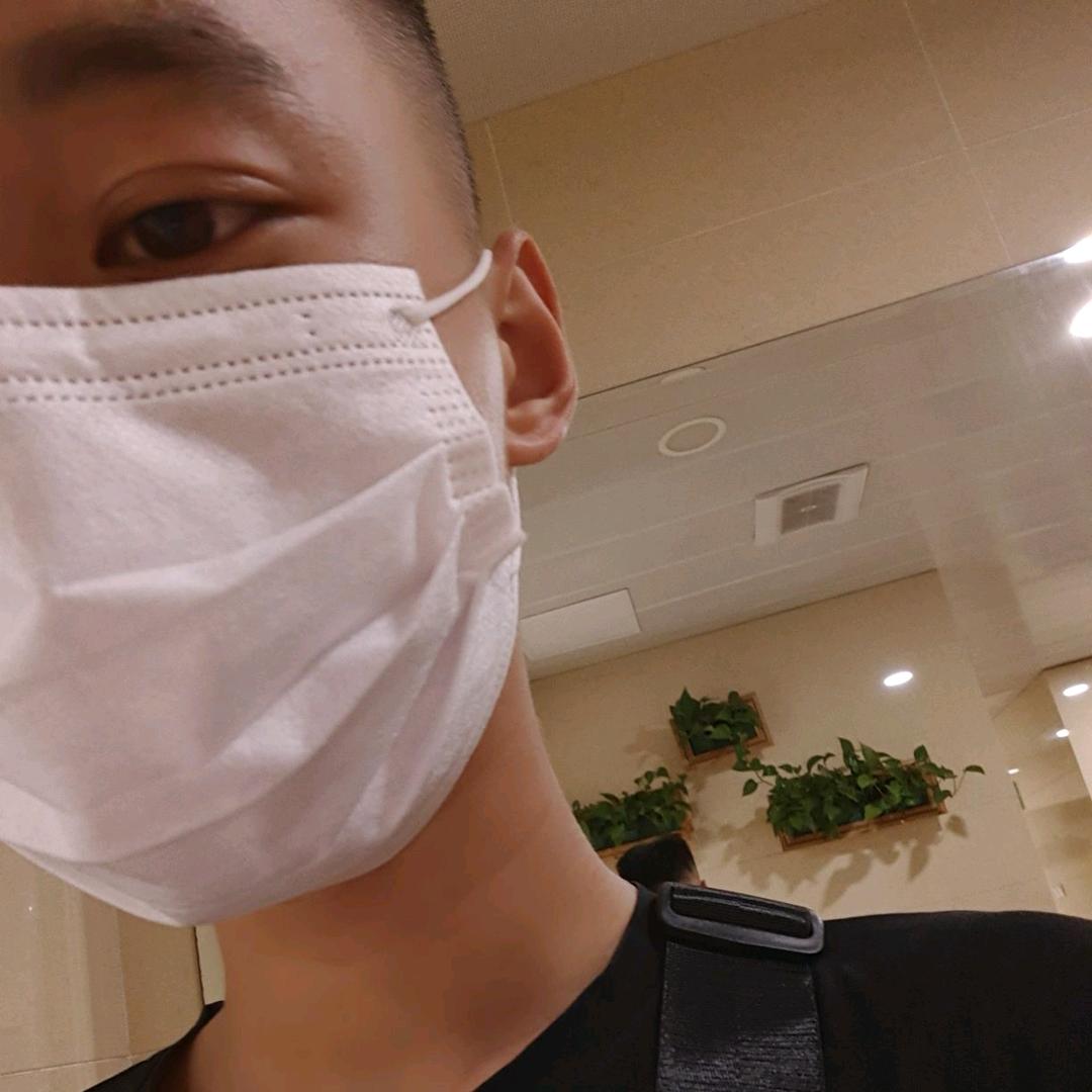 会贴膜的小阿洋