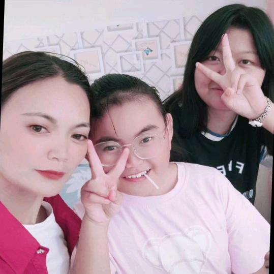 心里有苦，只能自己懂。