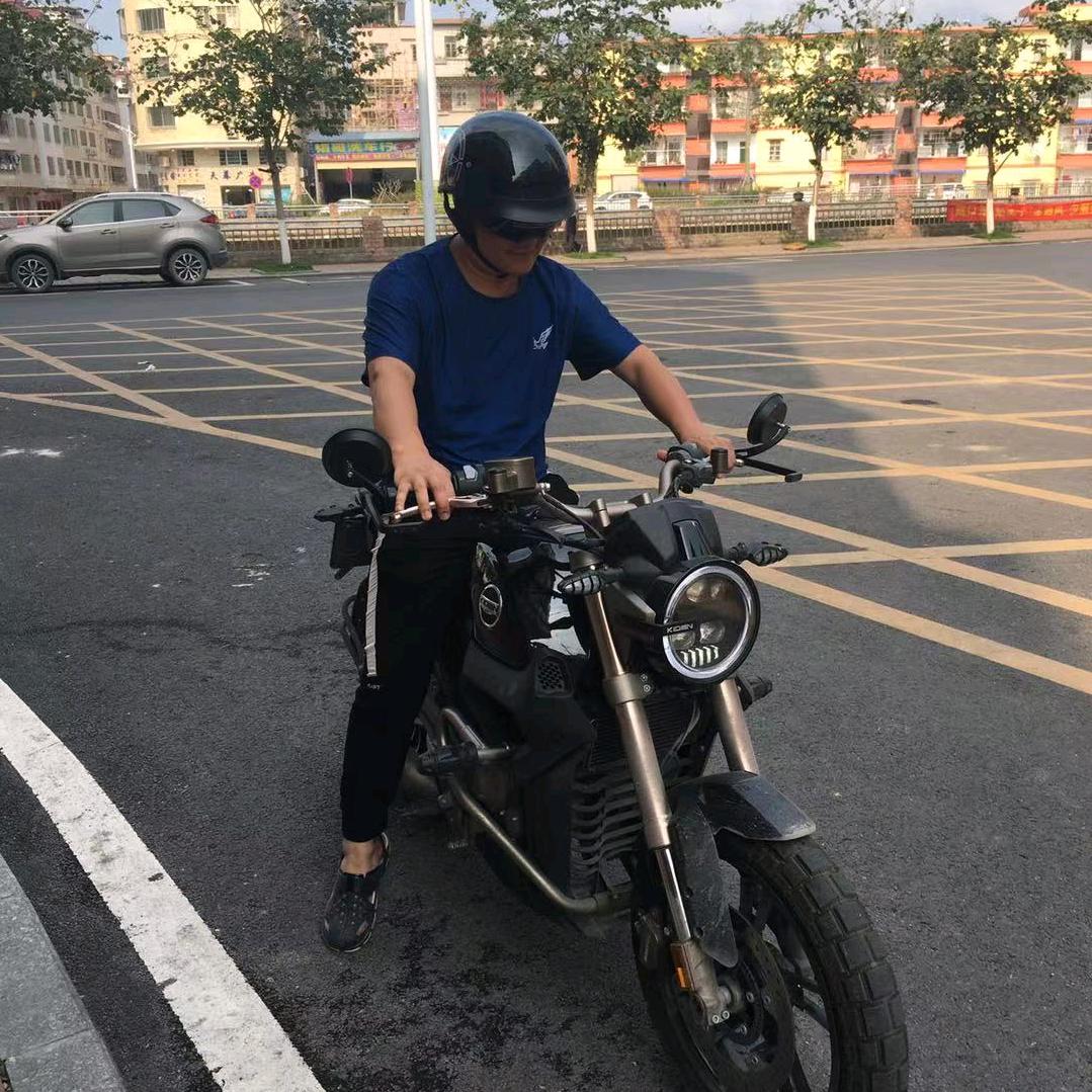 不会写瘦金体的小城