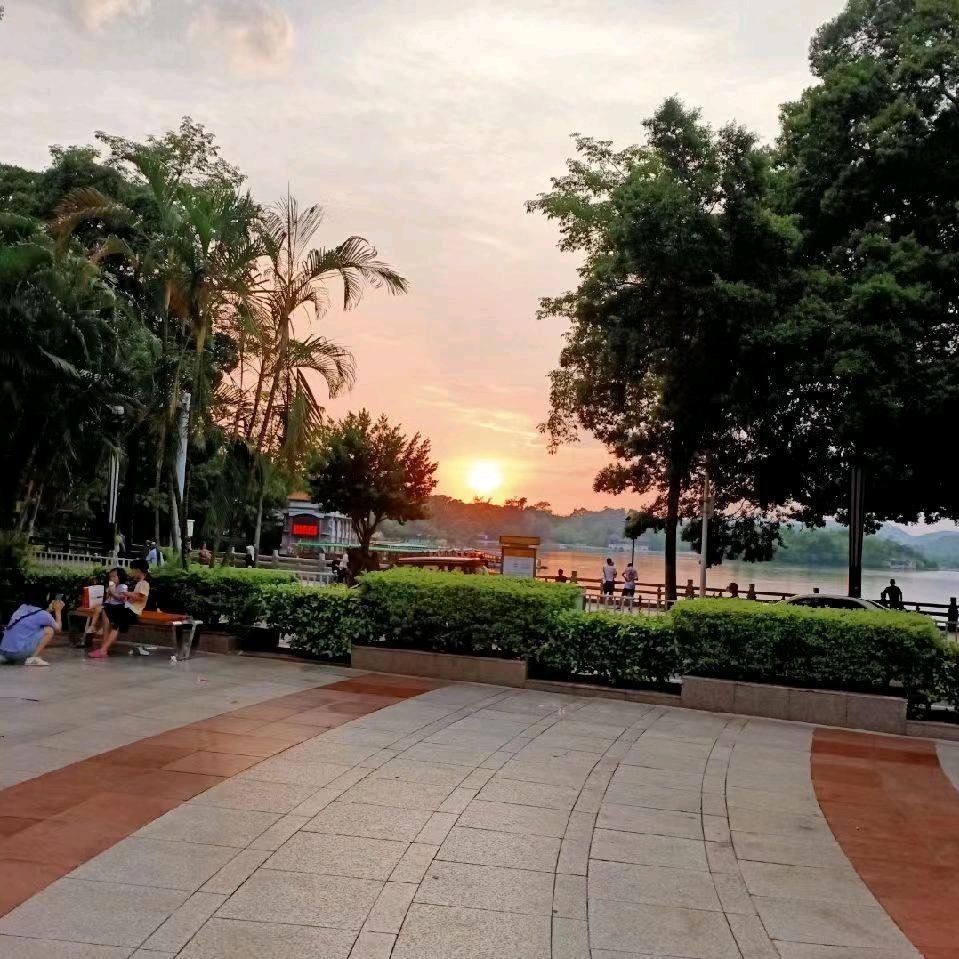 丘静