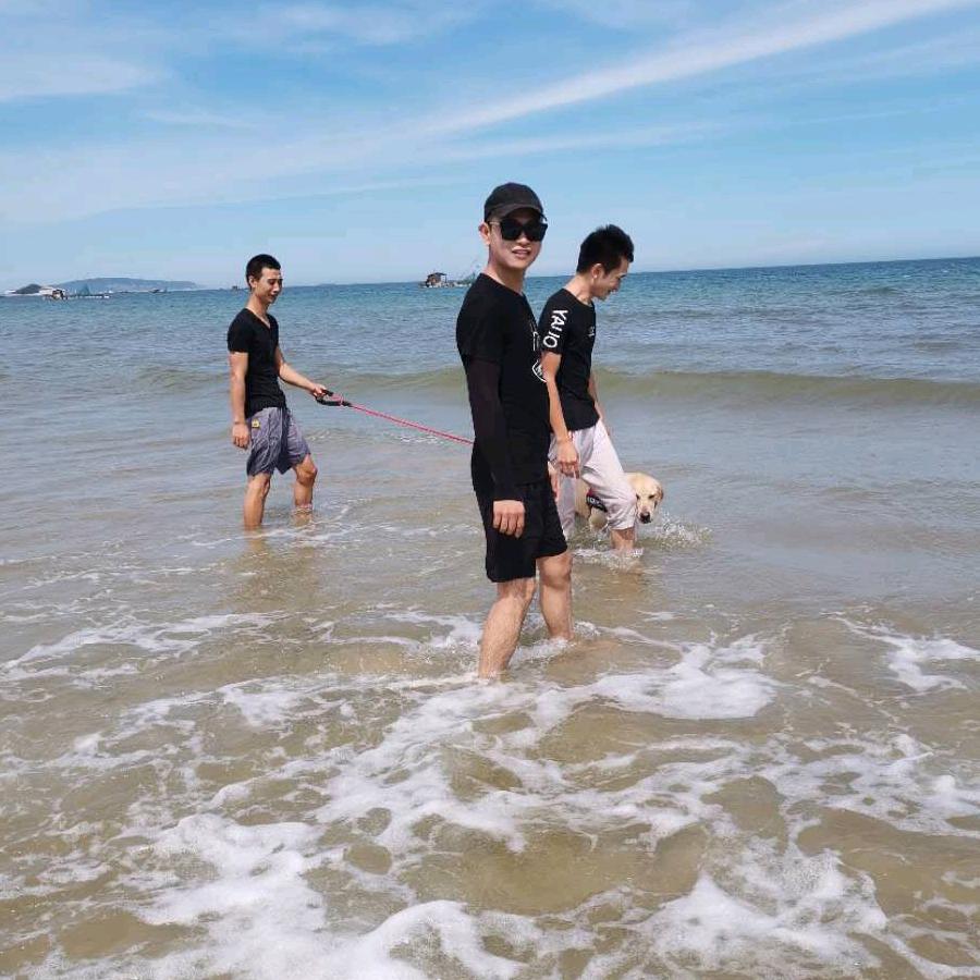 A丶    陌笙