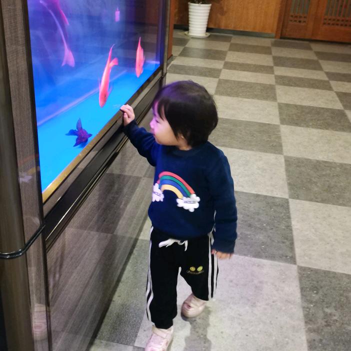 严