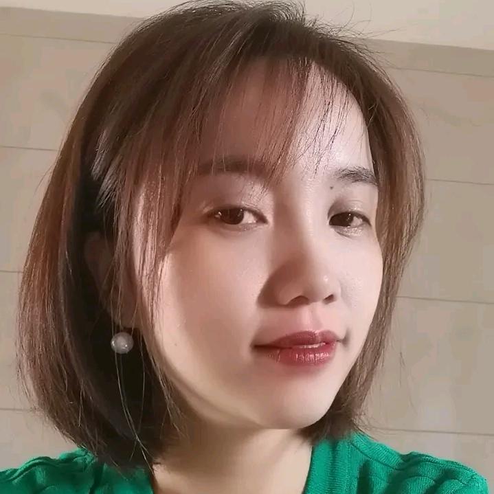 小 蜜 蜂
