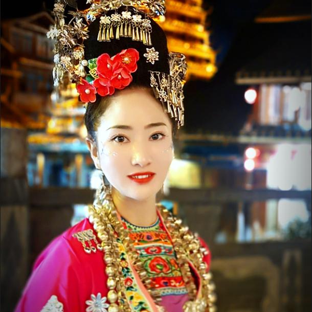 侗妹桃子