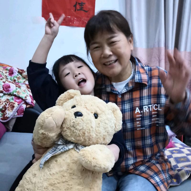 小彤子。