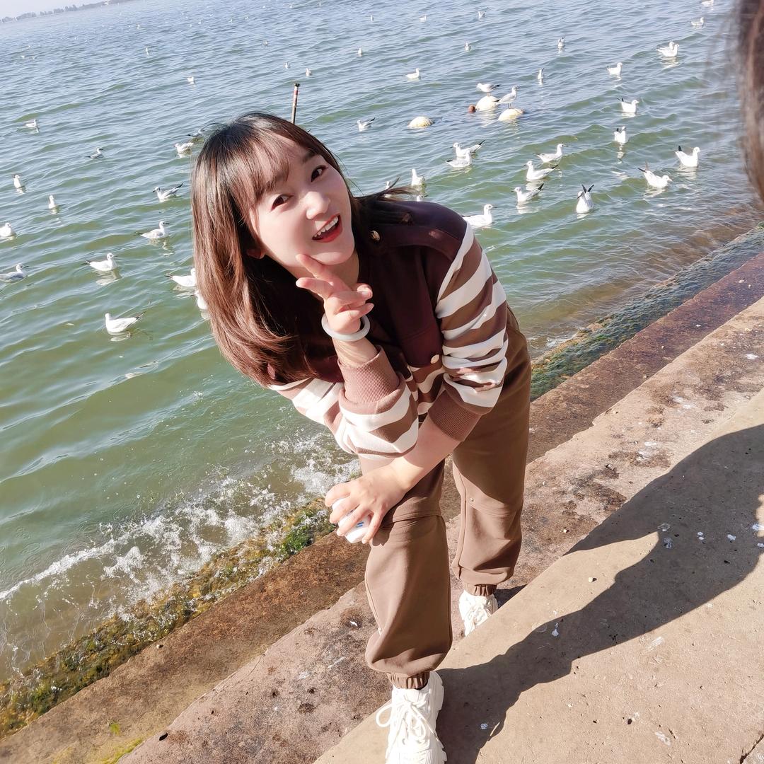 贵阳世业挖机配件刘小姐