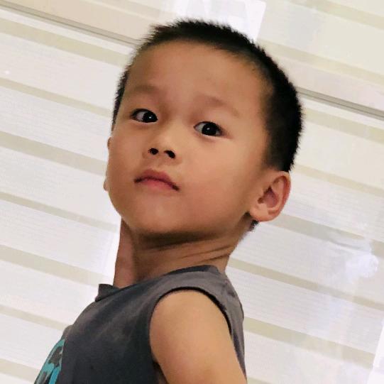 以君一颦笑