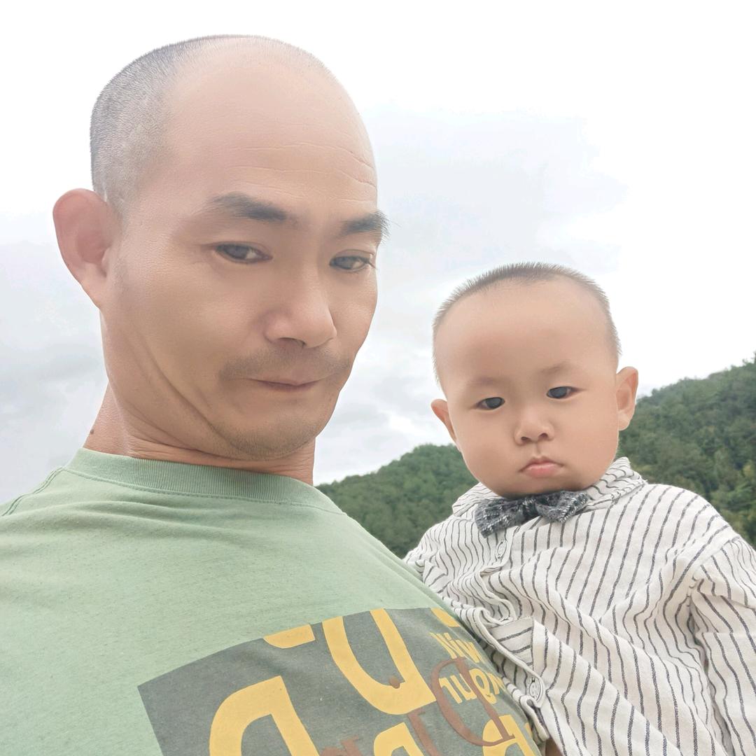 黄炳新