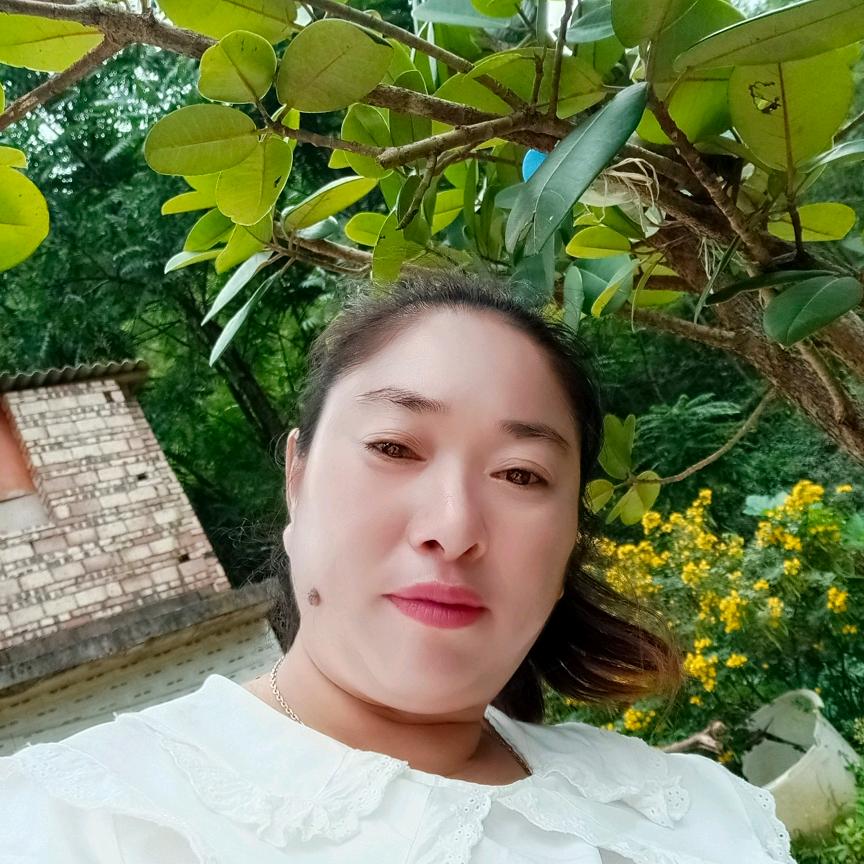 心痛的女人，累了真想醉一次