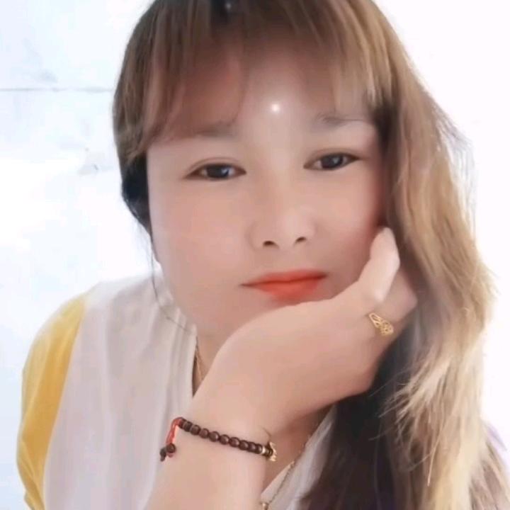 (๑• . •๑)农村姑娘