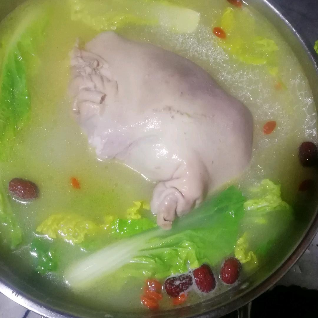 济南市河套庄老院。猪肚包鸡