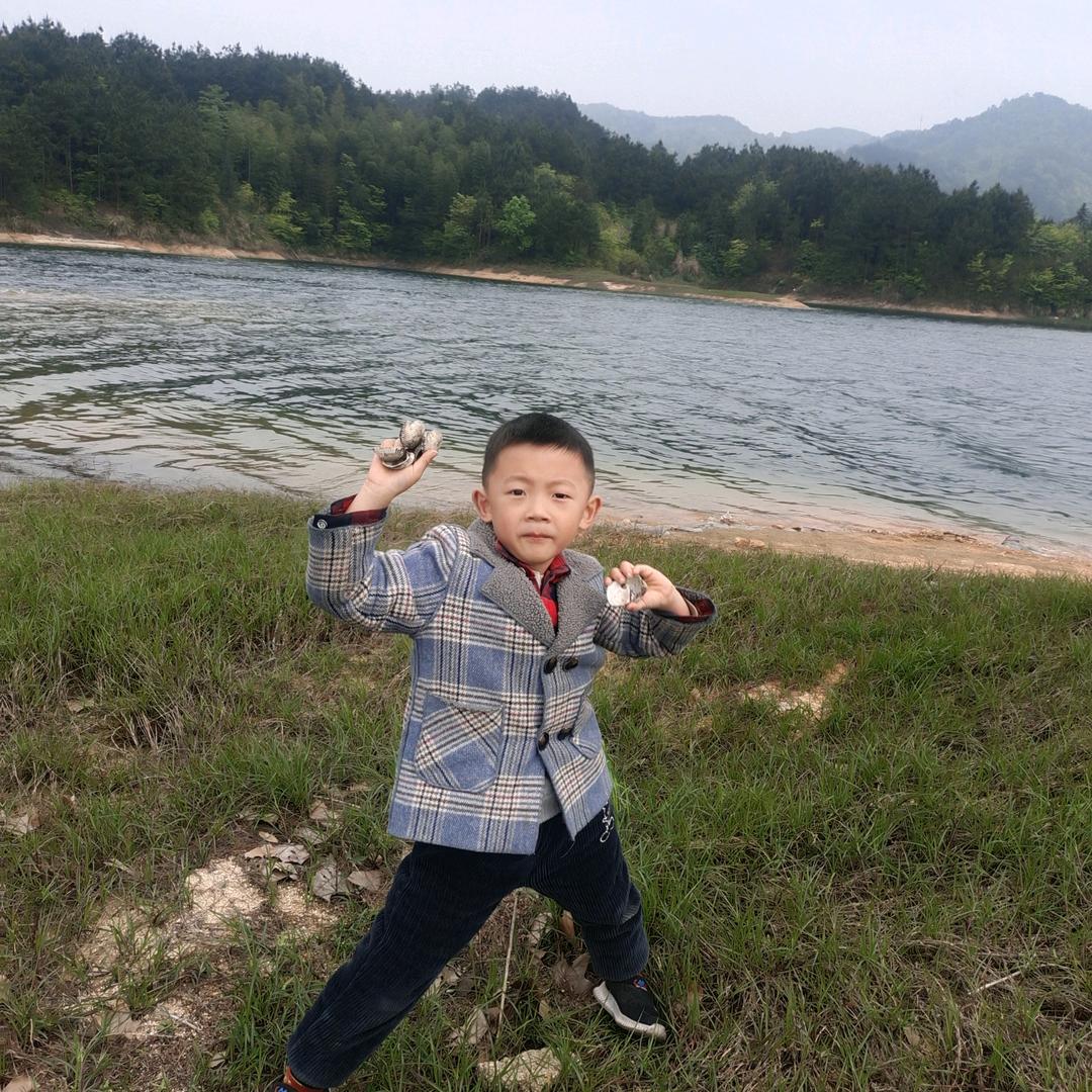 累了只有靠墙