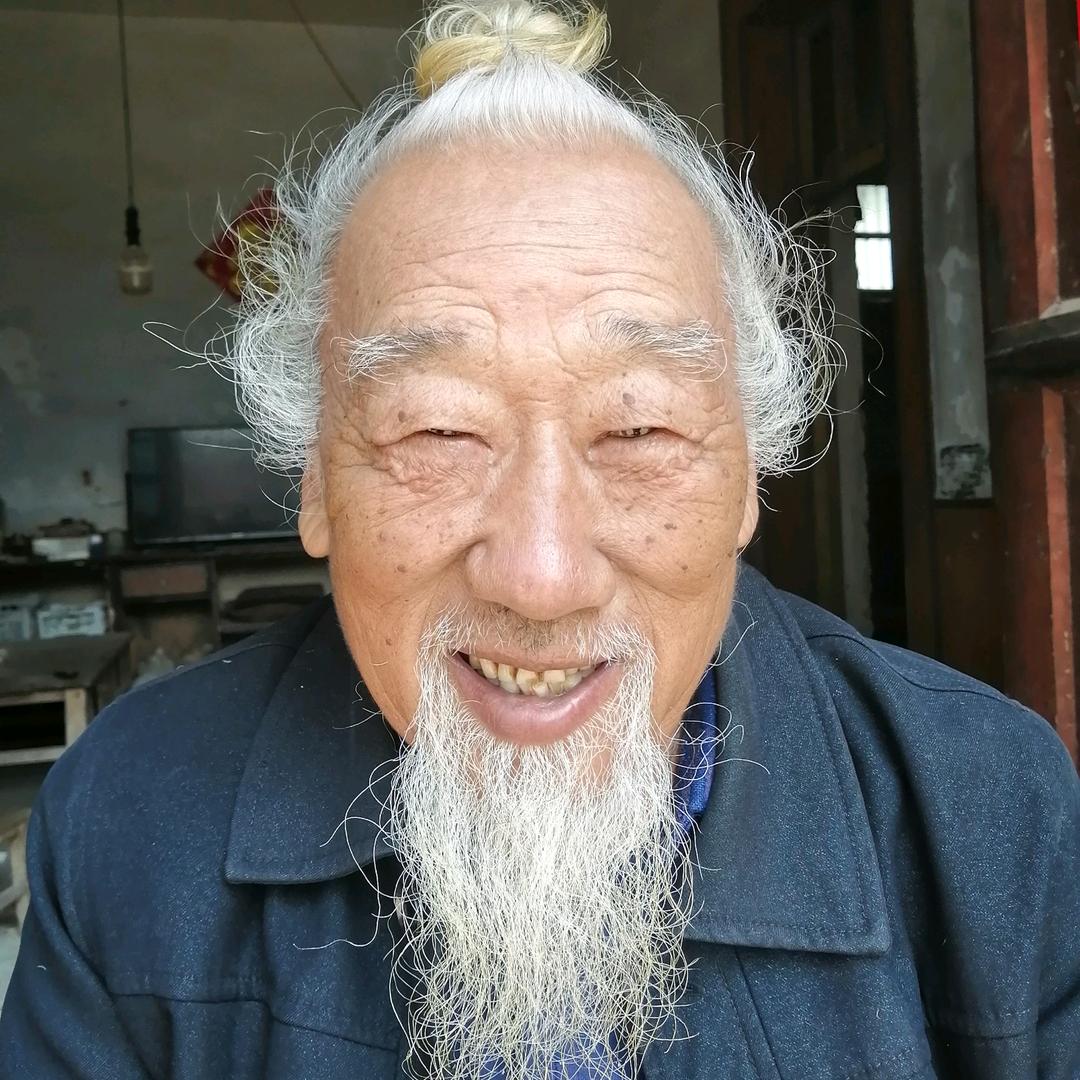 葛何宽