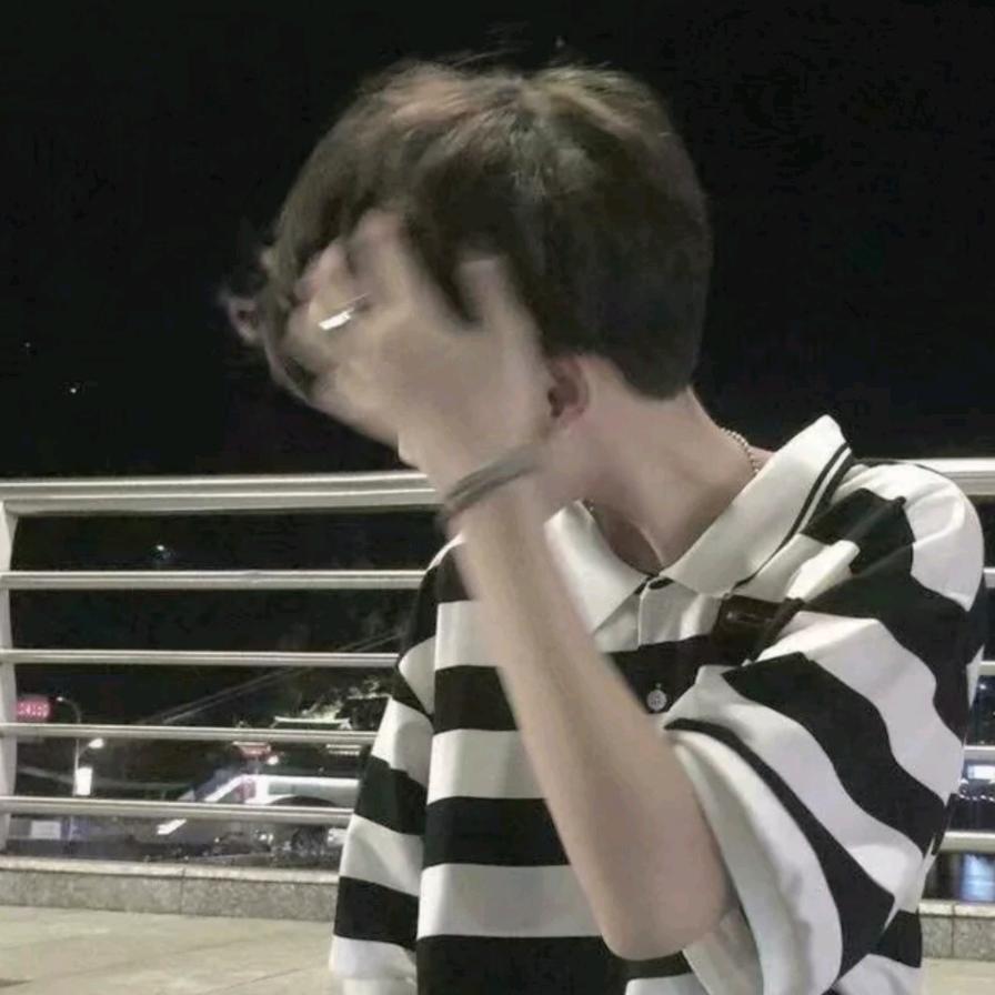 尕男孩
