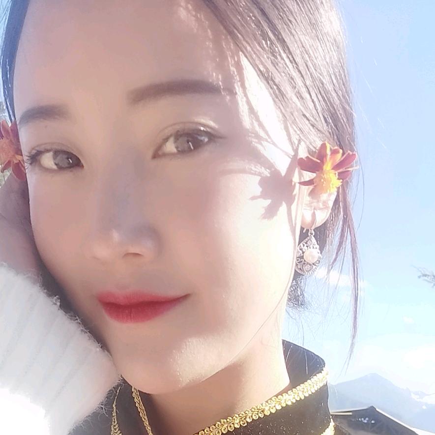 在香格里拉做美容养发的维西姑娘