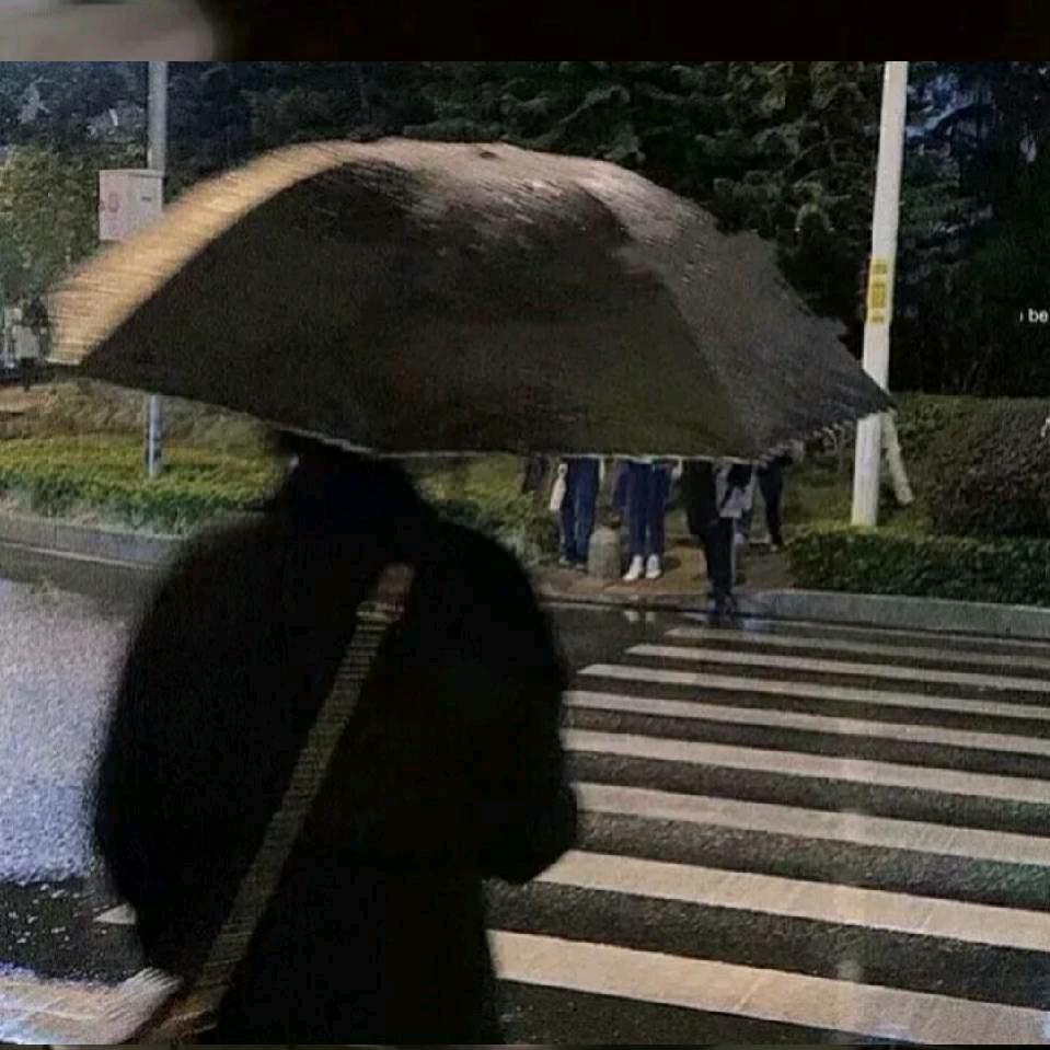 “我在半岛卖铁盒”