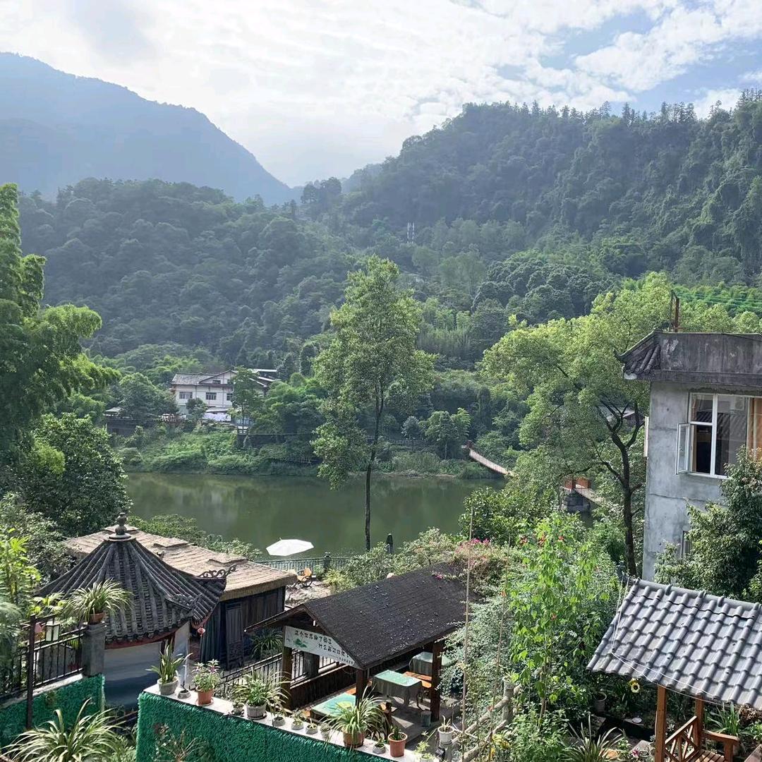 峨眉山清音阁水云间