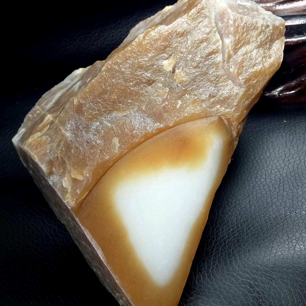 且末玉原石