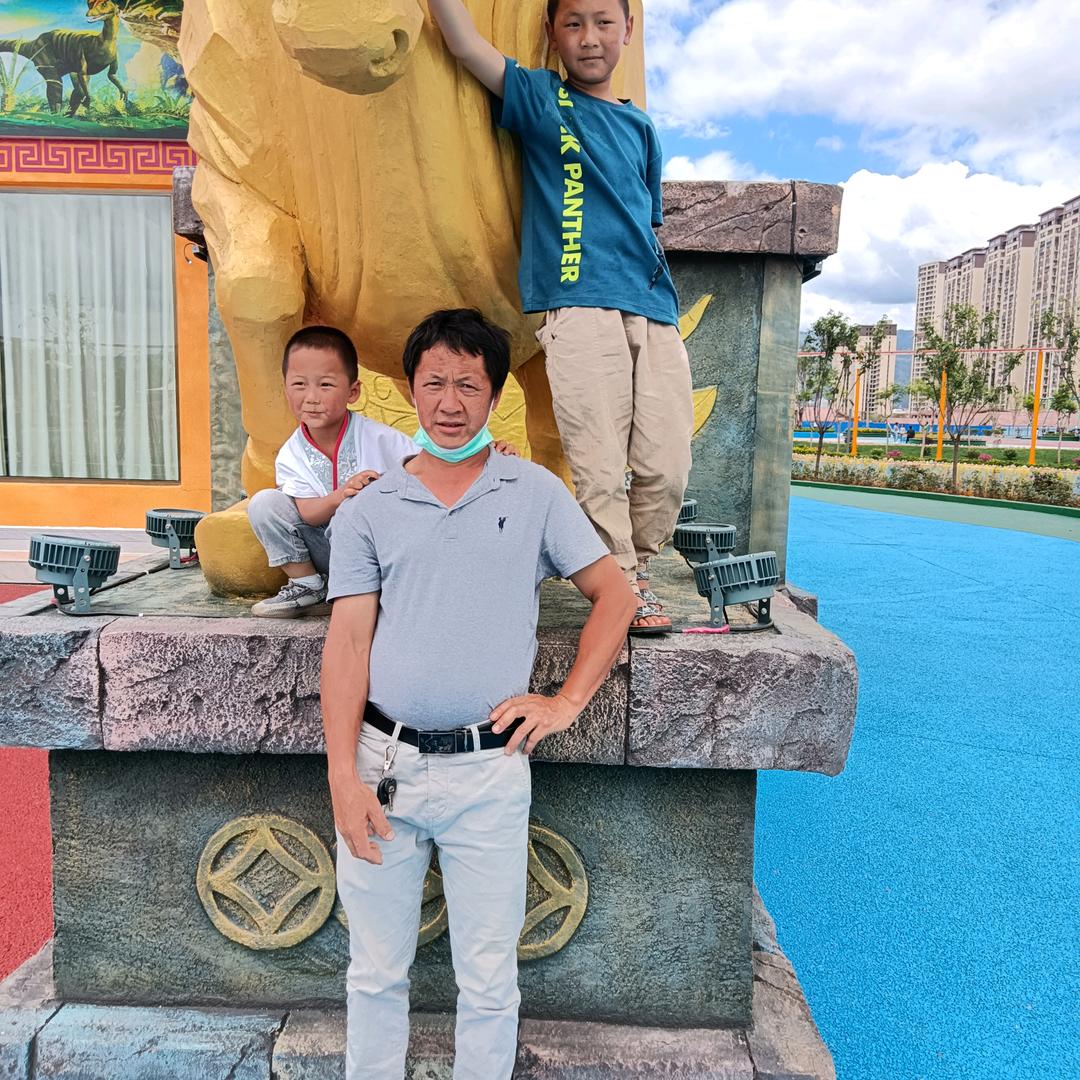 职业粘瓷砖建哥