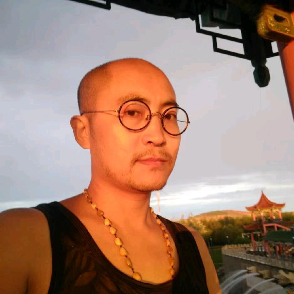 光头贾校长其实是个发型师