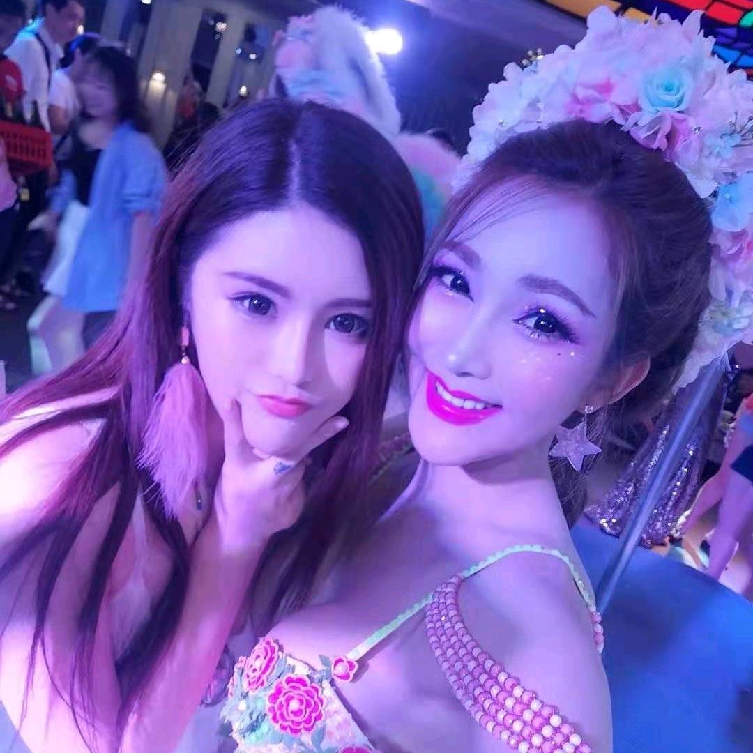 金樽对月