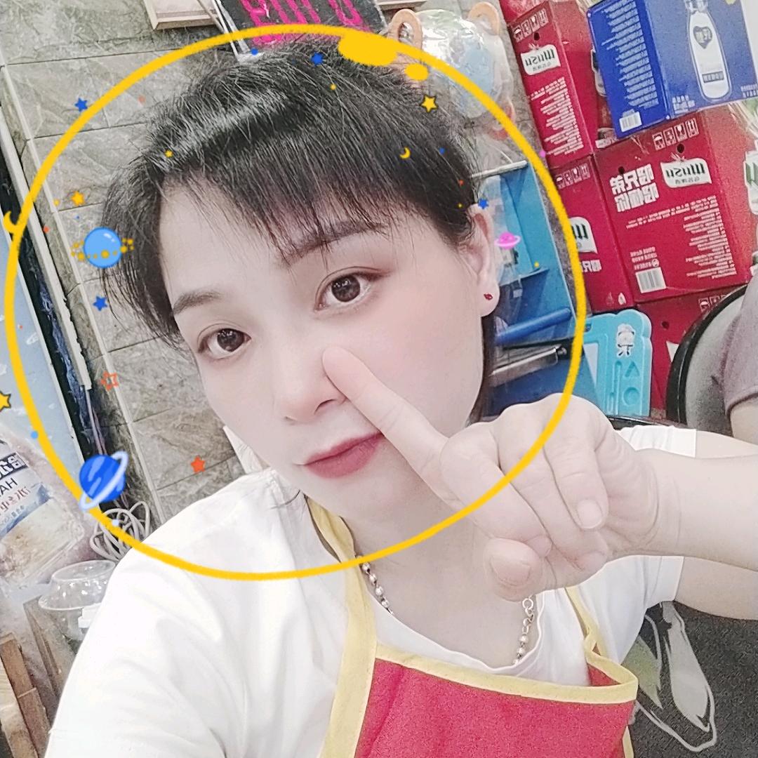 易橙子（润达牛小白上班中）